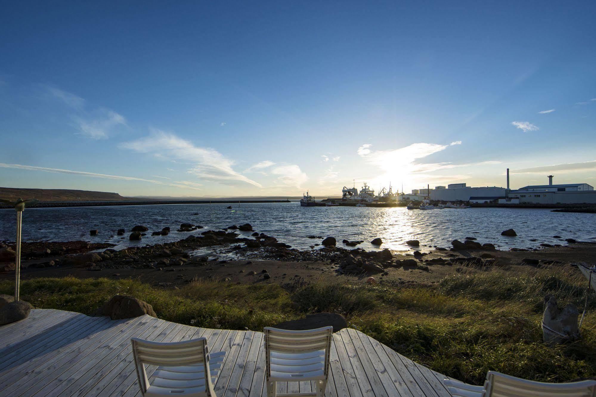 Guesthouse Lyngholt Þórshöfn Buitenkant foto